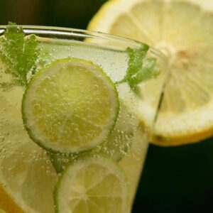 LIMONADA CON MENTA Y JENGIBRE