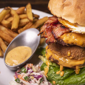 HAMBURGUESAS & SANDWICHES